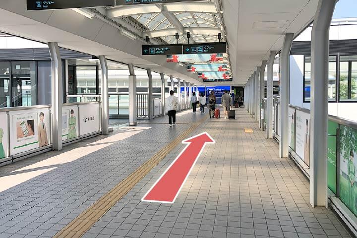 5.突き当たりが大阪モノレール『『伊丹空港』』駅です。