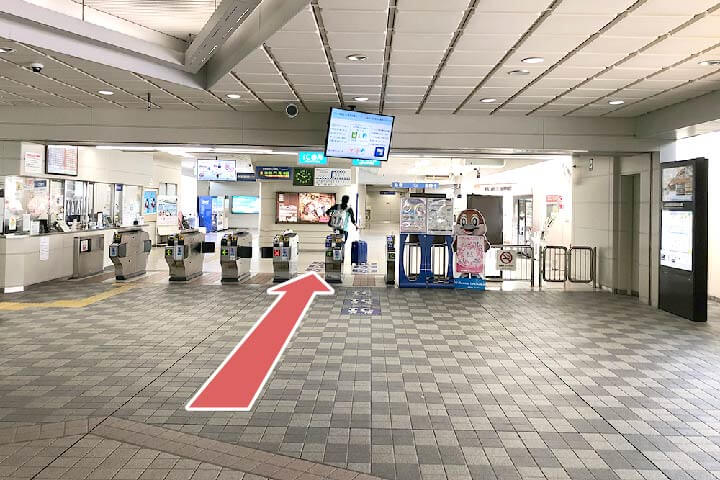 6.大阪モノレールへ乗車します。『伊丹空港』駅が始発駅です。どの便に乗車しても問題ございません。『千里中央』駅で降車してください。